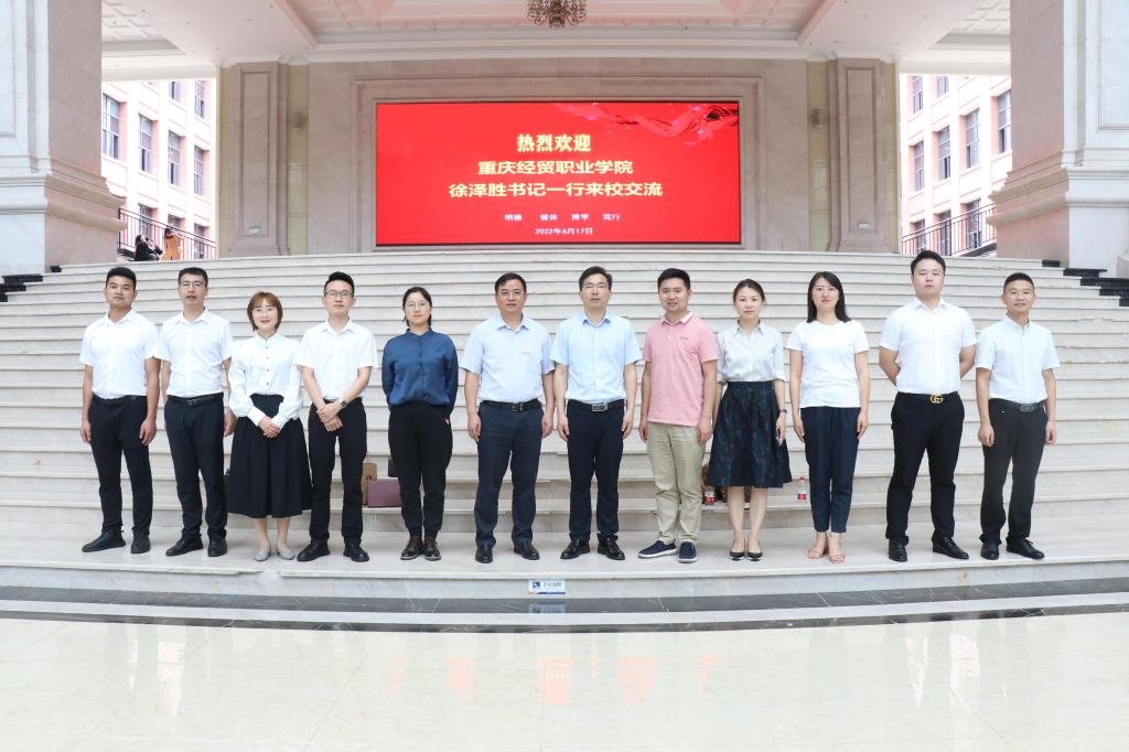 1656402645627079362.png 党政办副主任张芳及各党支部书记一行十
